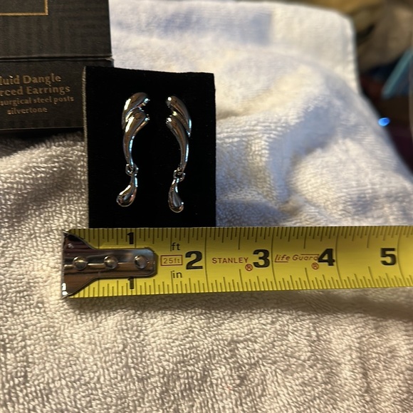 Avon Vintage 1992 Fluid Dangle Pierced Earrings SilverTone - Picture 3 of 4